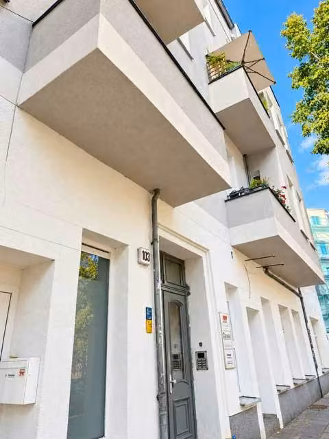 Four let commercial units in a 1905 building in Berlin-Weißensee