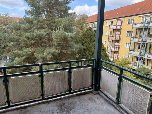 One-room flat with large balcony over green courtyard in Berlin-Spandau